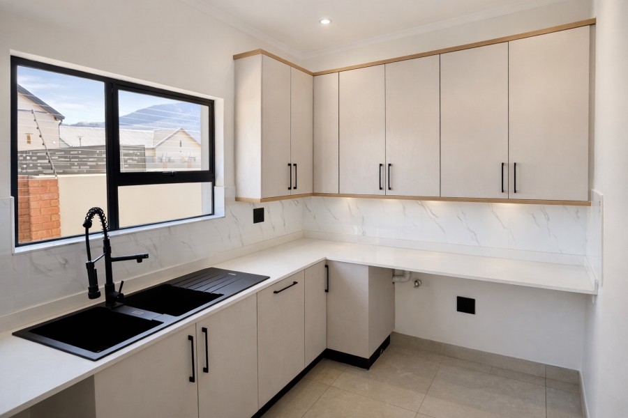 To Let 4 Bedroom Property for Rent in Melodie North West